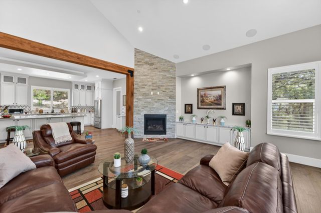23235 Darkhorse Dr, Auburn, CA 95602