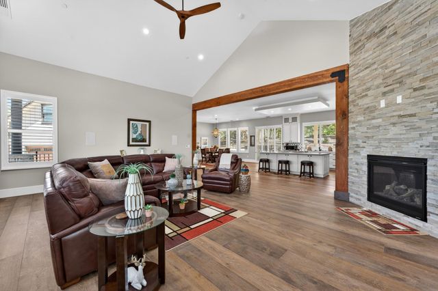 23235 Darkhorse Dr, Auburn, CA 95602