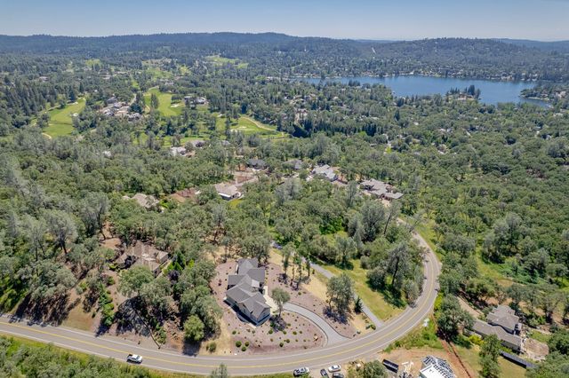 23235 Darkhorse Dr, Auburn, CA 95602