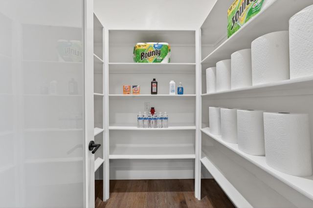 23235 Darkhorse Dr, Auburn, CA 95602