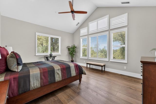 23235 Darkhorse Dr, Auburn, CA 95602
