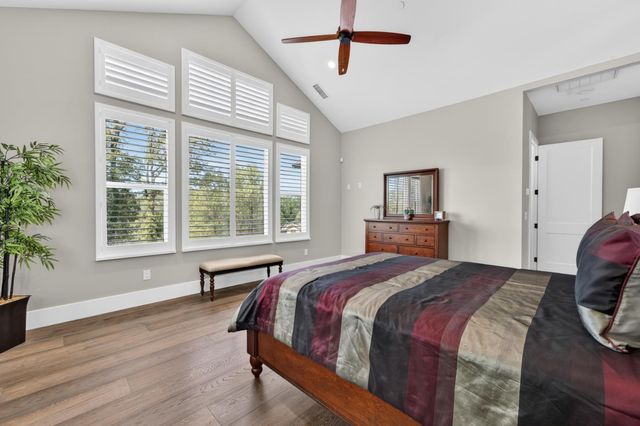 23235 Darkhorse Dr, Auburn, CA 95602