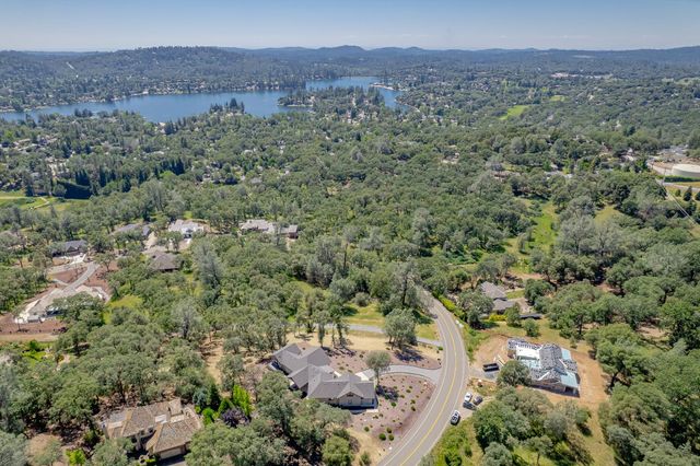 23235 Darkhorse Dr, Auburn, CA 95602