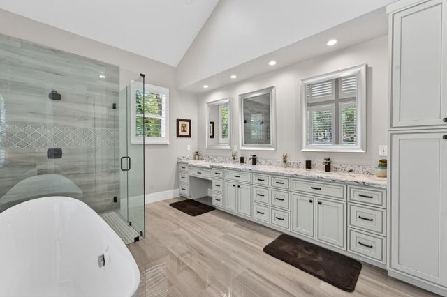 23235 Darkhorse Dr, Auburn, CA 95602