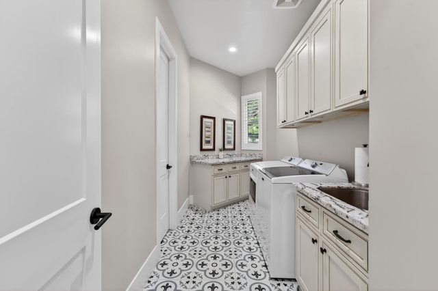 23235 Darkhorse Dr, Auburn, CA 95602