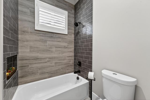 23235 Darkhorse Dr, Auburn, CA 95602