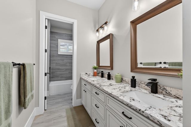 23235 Darkhorse Dr, Auburn, CA 95602
