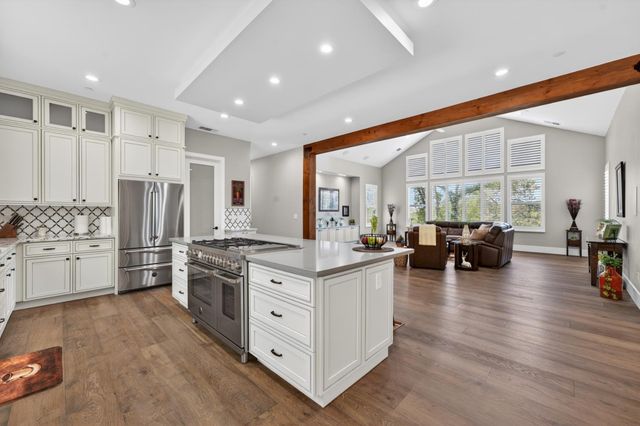 23235 Darkhorse Dr, Auburn, CA 95602