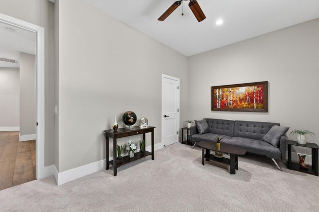 23235 Darkhorse Dr, Auburn, CA 95602