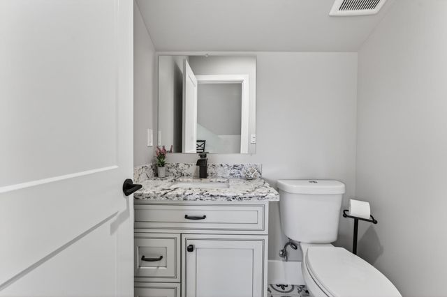 23235 Darkhorse Dr, Auburn, CA 95602