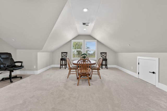 23235 Darkhorse Dr, Auburn, CA 95602