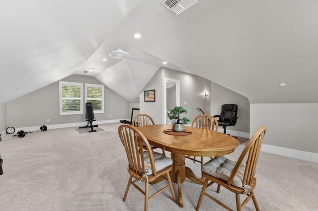 23235 Darkhorse Dr, Auburn, CA 95602