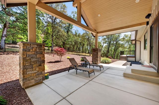 23235 Darkhorse Dr, Auburn, CA 95602