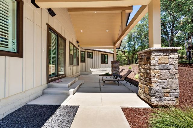 23235 Darkhorse Dr, Auburn, CA 95602