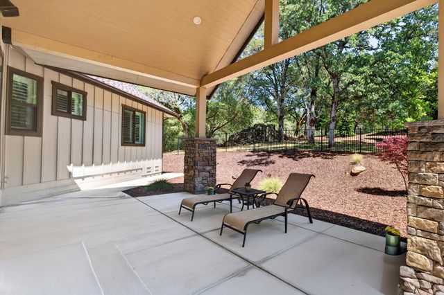23235 Darkhorse Dr, Auburn, CA 95602