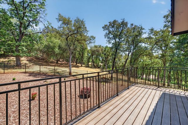 23235 Darkhorse Dr, Auburn, CA 95602