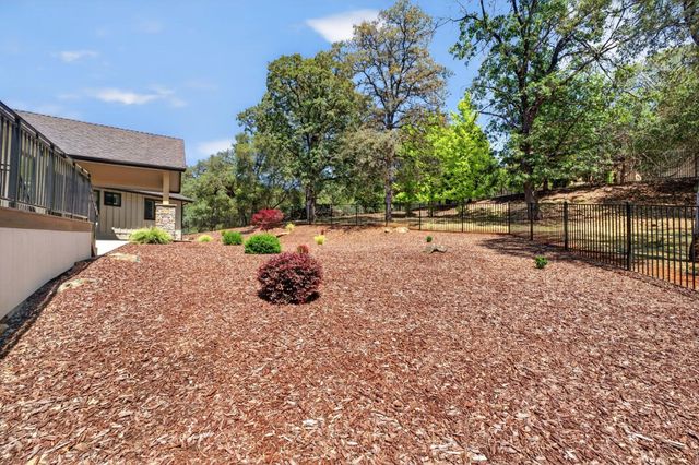23235 Darkhorse Dr, Auburn, CA 95602