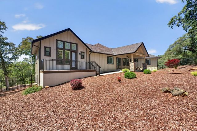 23235 Darkhorse Dr, Auburn, CA 95602