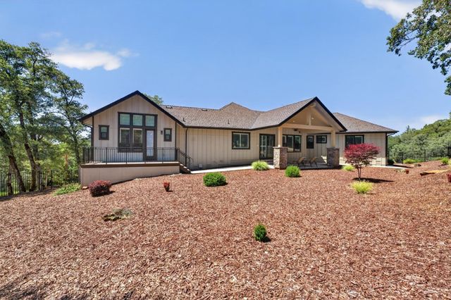 23235 Darkhorse Dr, Auburn, CA 95602