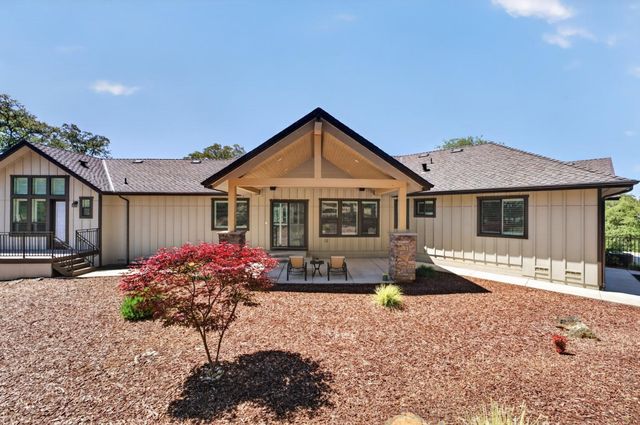 23235 Darkhorse Dr, Auburn, CA 95602
