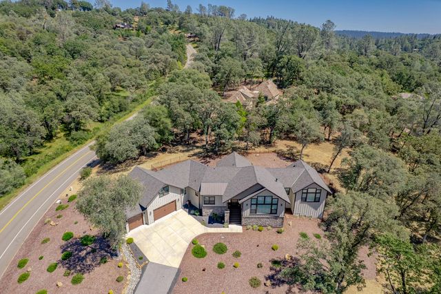 23235 Darkhorse Dr, Auburn, CA 95602