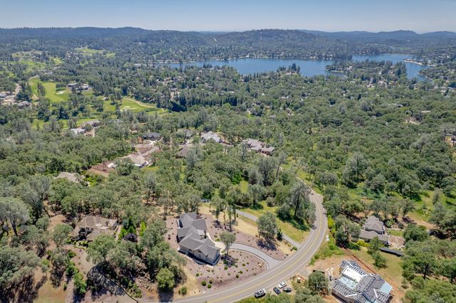 23235 Darkhorse Dr, Auburn, CA 95602