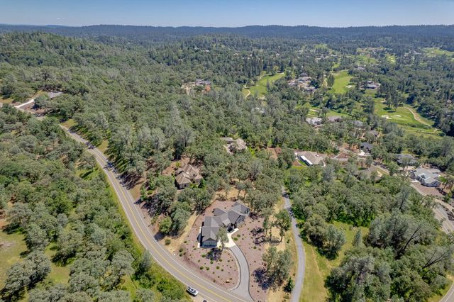 23235 Darkhorse Dr, Auburn, CA 95602