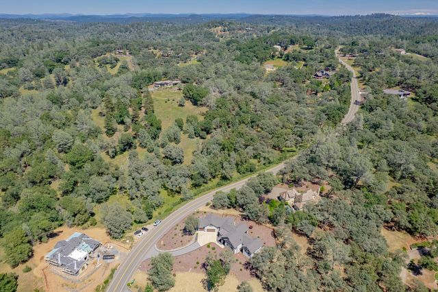 23235 Darkhorse Dr, Auburn, CA 95602