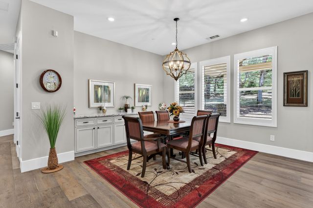 23235 Darkhorse Dr, Auburn, CA 95602