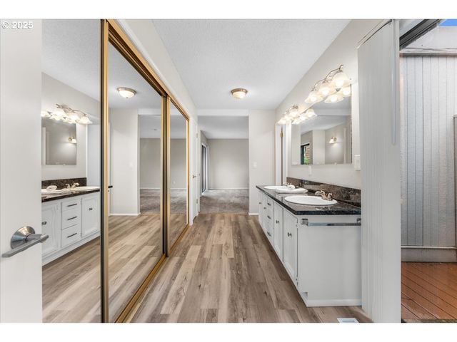 2105 Ne 136TH Ave, Vancouver, WA 98684