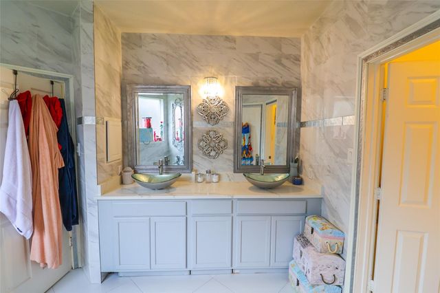 11731 Cobblestone Point Drive, Sugar Land, TX 77498