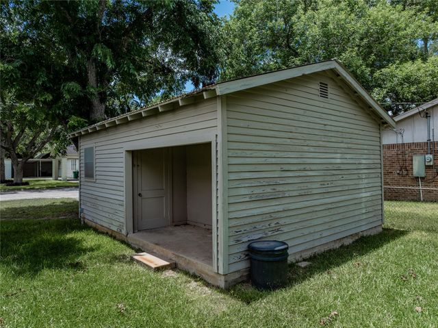 443 S Madison ST, La Grange, TX 78945