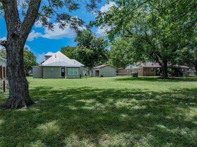 443 S Madison ST, La Grange, TX 78945
