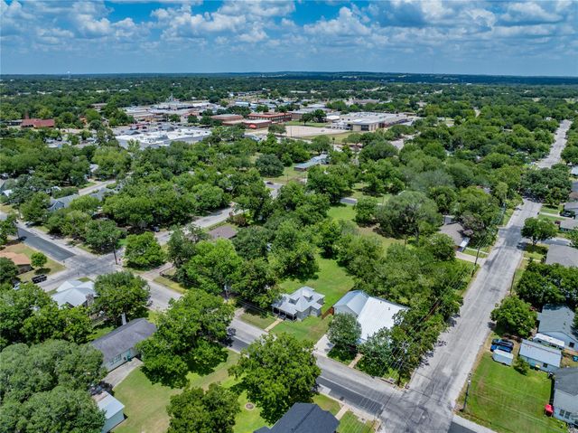 443 S Madison ST, La Grange, TX 78945
