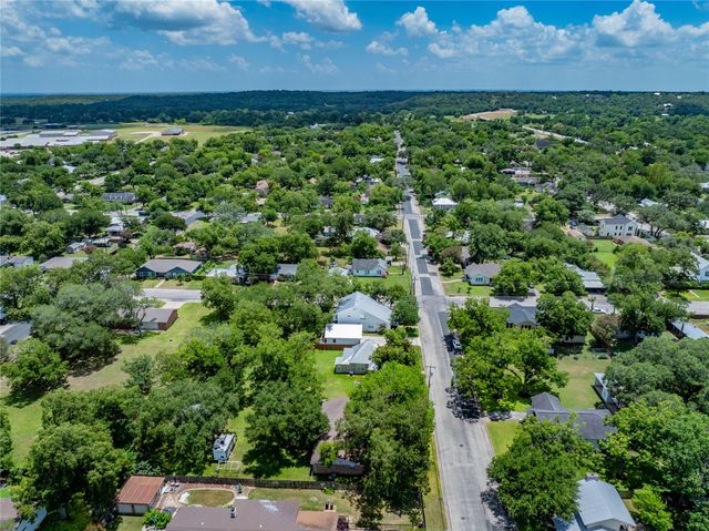 443 S Madison ST, La Grange, TX 78945