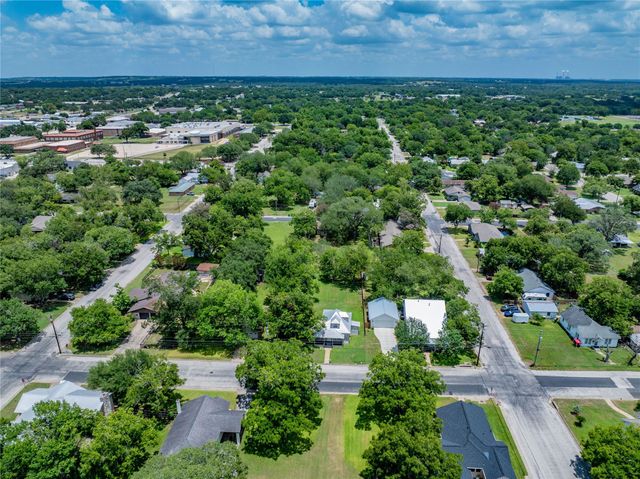 443 S Madison ST, La Grange, TX 78945