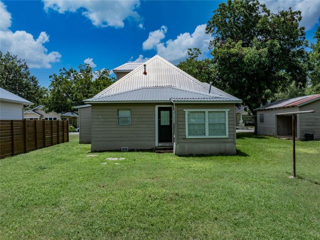 443 S Madison ST, La Grange, TX 78945