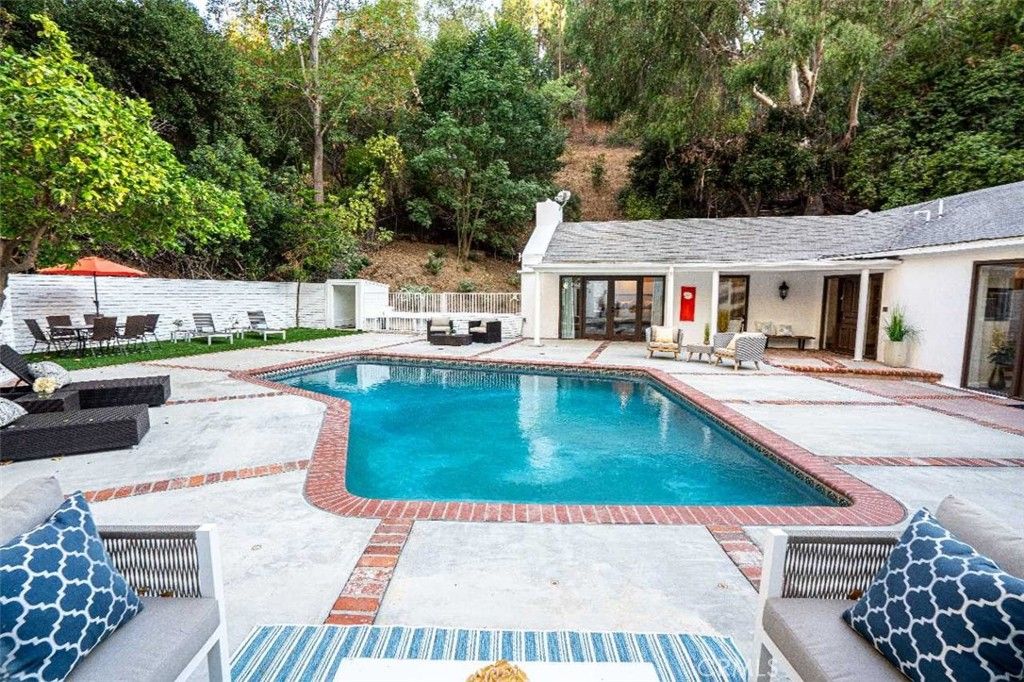 3183 N Laurel Canyon Blvd, Studio City, CA 91604 — exterior