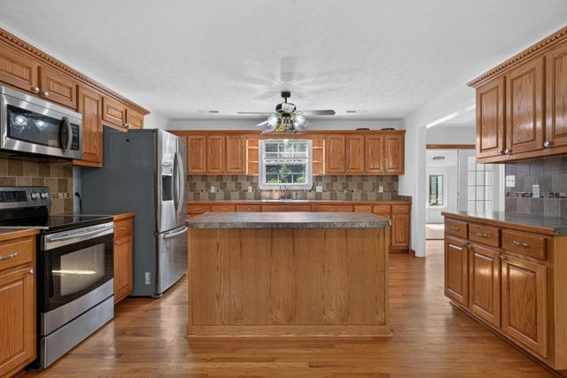240 Hash Ln, Rock Island, TN 38581