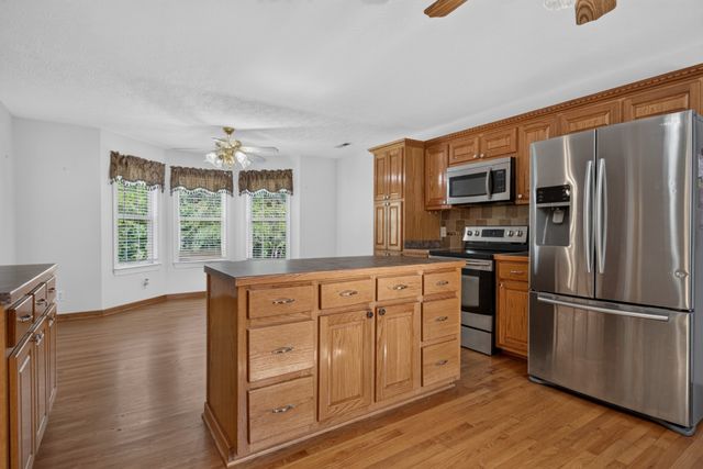 240 Hash Ln, Rock Island, TN 38581