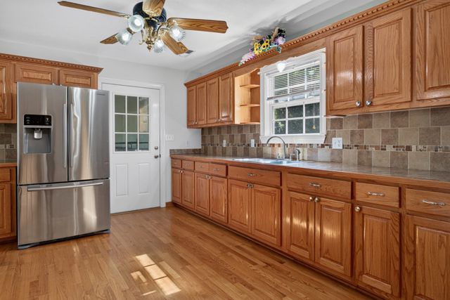 240 Hash Ln, Rock Island, TN 38581
