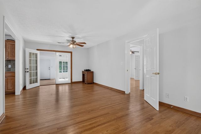 240 Hash Ln, Rock Island, TN 38581