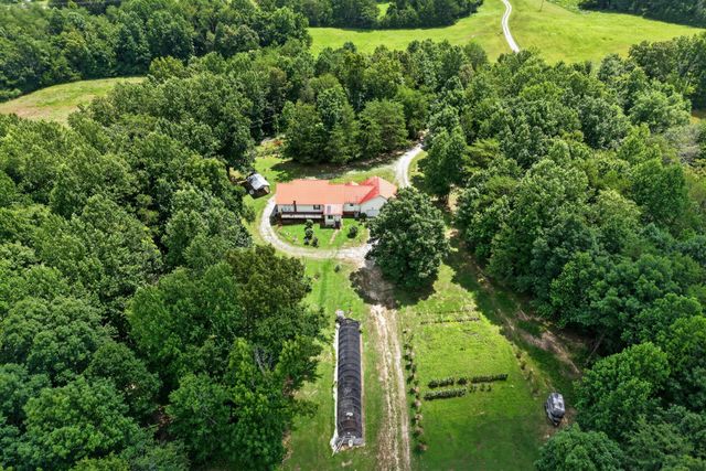 240 Hash Ln, Rock Island, TN 38581