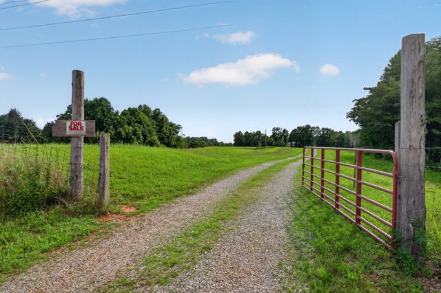 240 Hash Ln, Rock Island, TN 38581