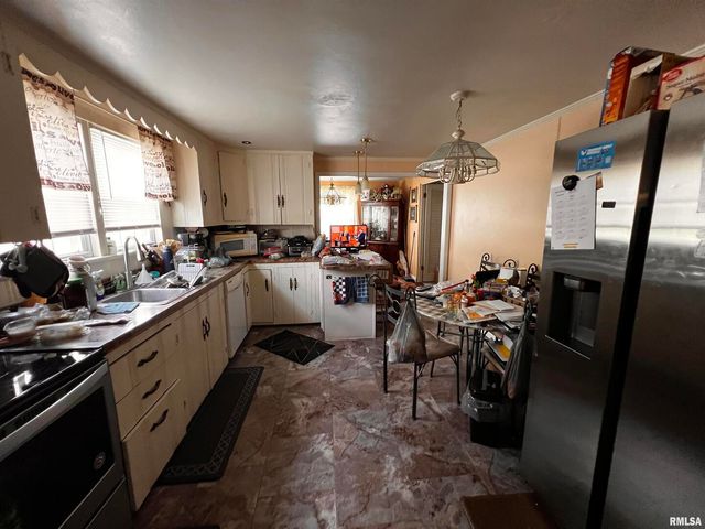 810 E 7TH Street, Centralia, IL 62801