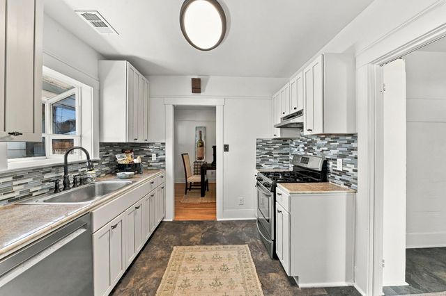 3035 Marshall Way, Sacramento, CA 95817