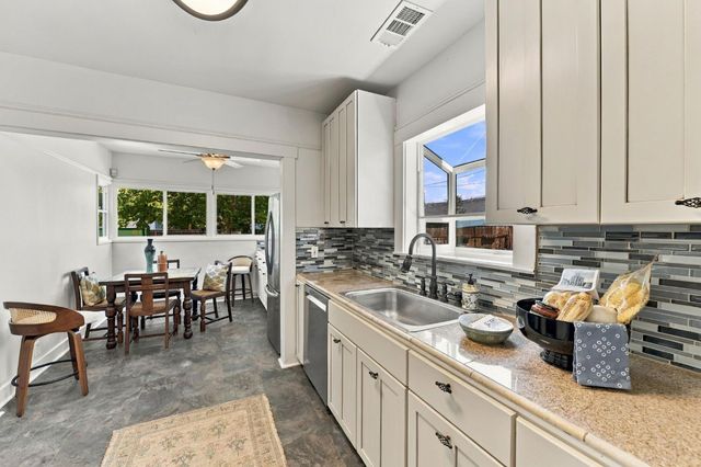 3035 Marshall Way, Sacramento, CA 95817