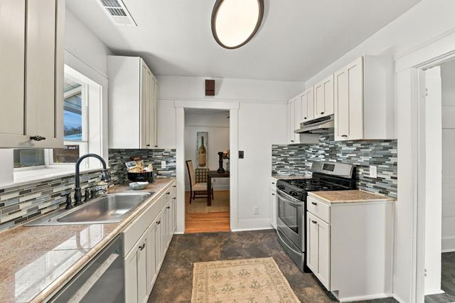 3035 Marshall Way, Sacramento, CA 95817