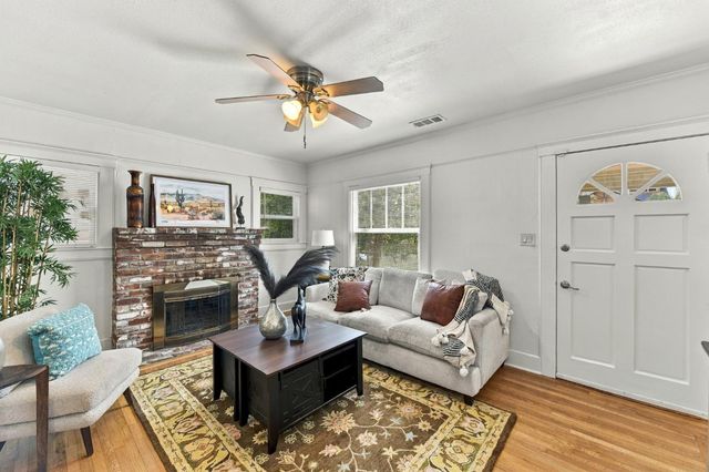 3035 Marshall Way, Sacramento, CA 95817