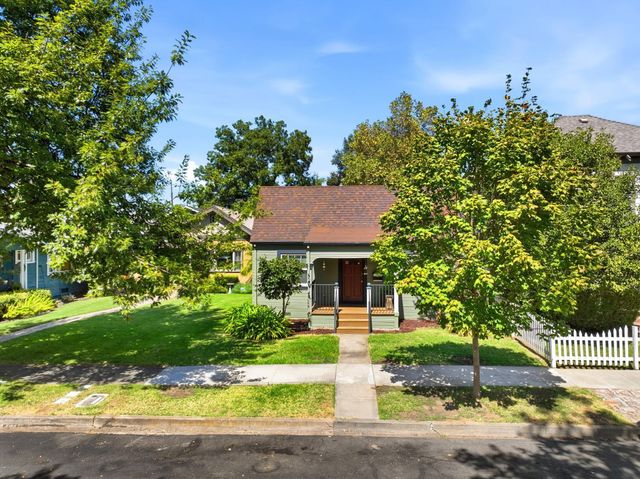 3035 Marshall Way, Sacramento, CA 95817